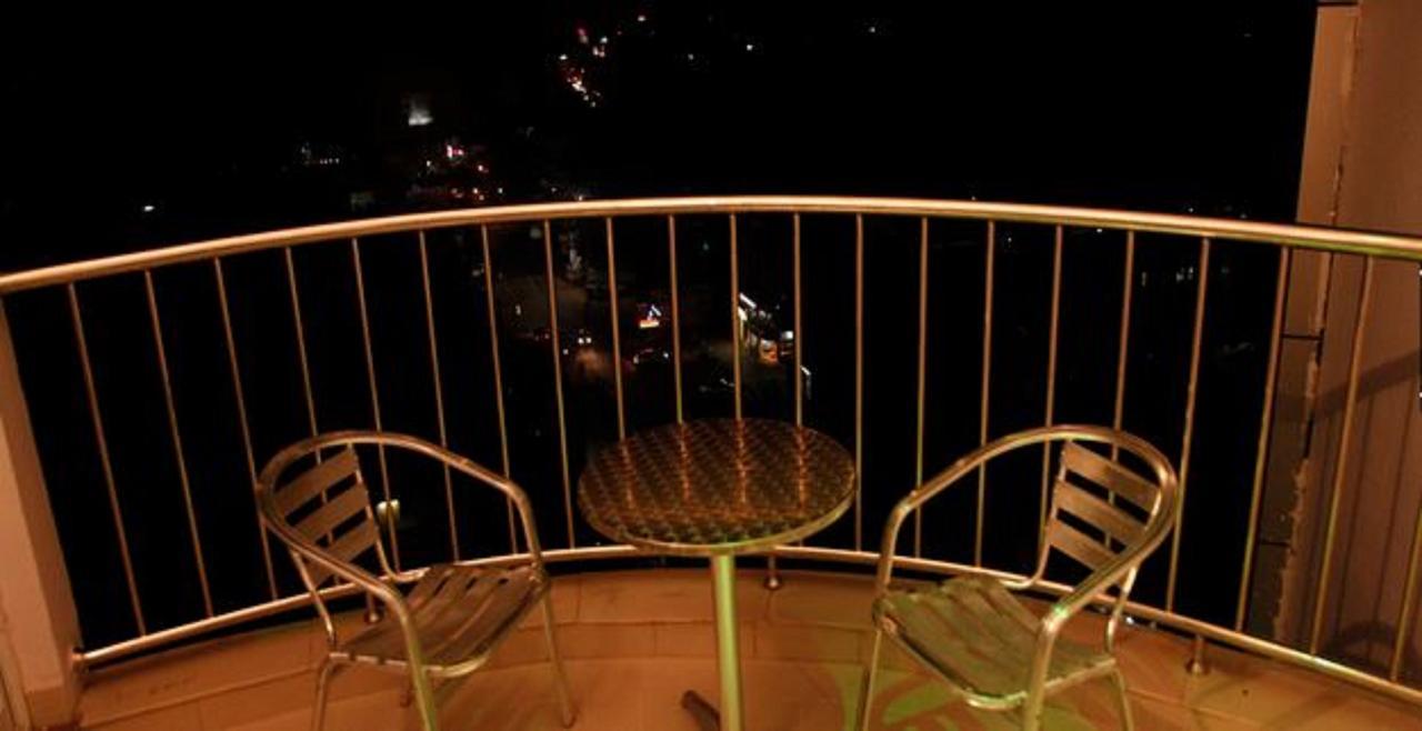 Hotel Hiton Perintalmanna Ngoại thất bức ảnh